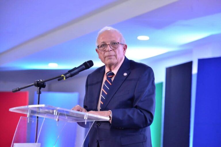 Exalcalde Tomás Regalado resalta rol de la política en gobiernos municipales AL