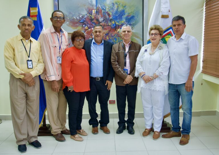 Alcalde Manuel Jiménez anuncia conformación de 4 federaciones de juntas de vecinos en SDE