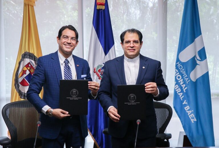 PUCMM y el Hospital Cabral y Báez firman acuerdo de colaboración interinstitucional