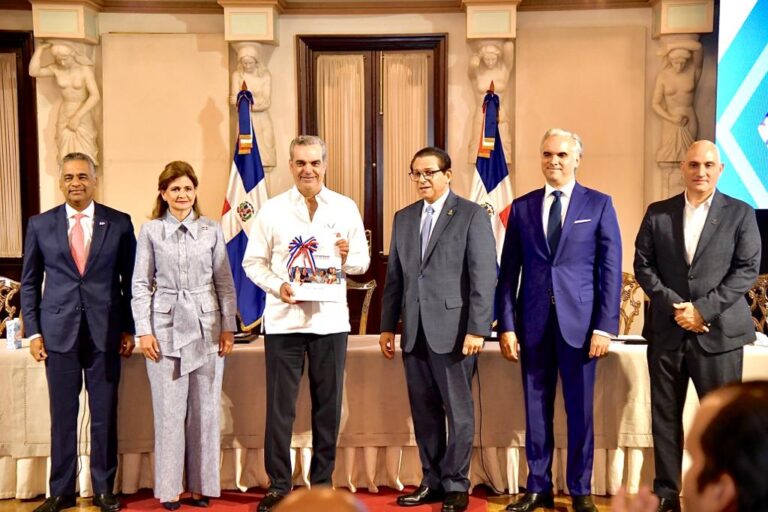 Presidente Abinader encabeza lanzamiento del Plan Estratégico Nacional de Salud 2030