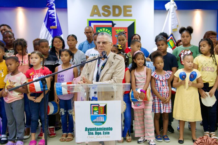 Alcalde Manuel Jiménez anuncia la puesta en funcionamiento de otras dos escuelas laborales en SDE
