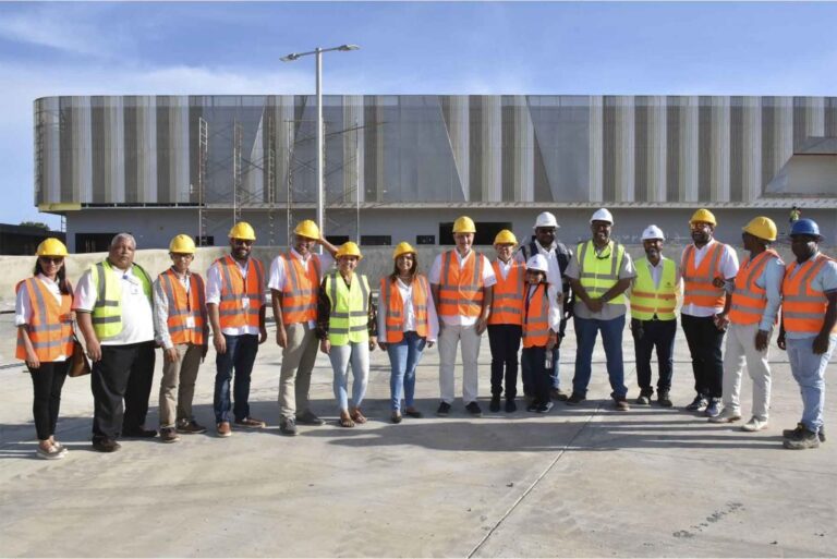 Ministro de Economía visita construcción del Hospital Regional San Vicente de Paúl en la provincia Duarte