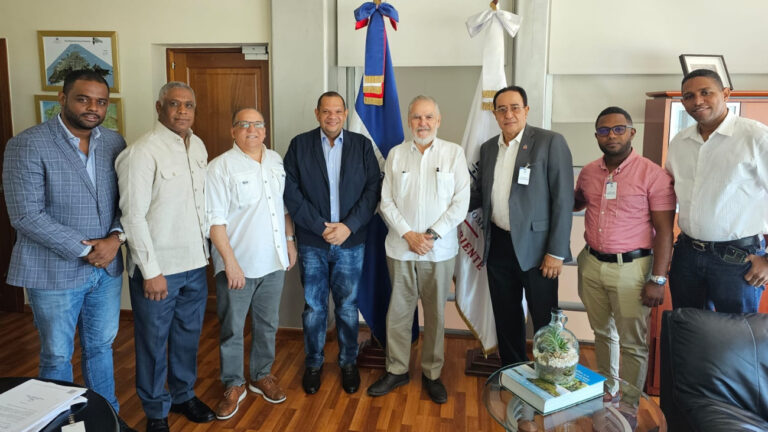 Medio Ambiente presenta primera fase del cierre técnico del vertedero de Duquesa a los comisionados