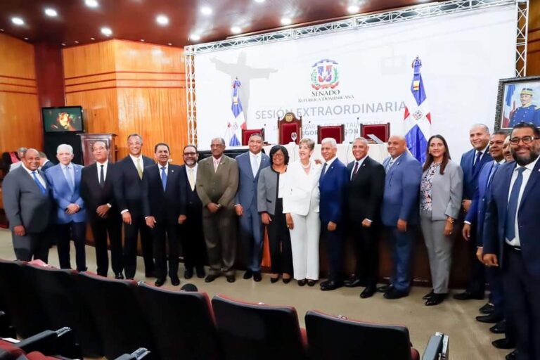 Senado sesiona por primera vez en Puerto Plata en homenaje al prócer Luperón