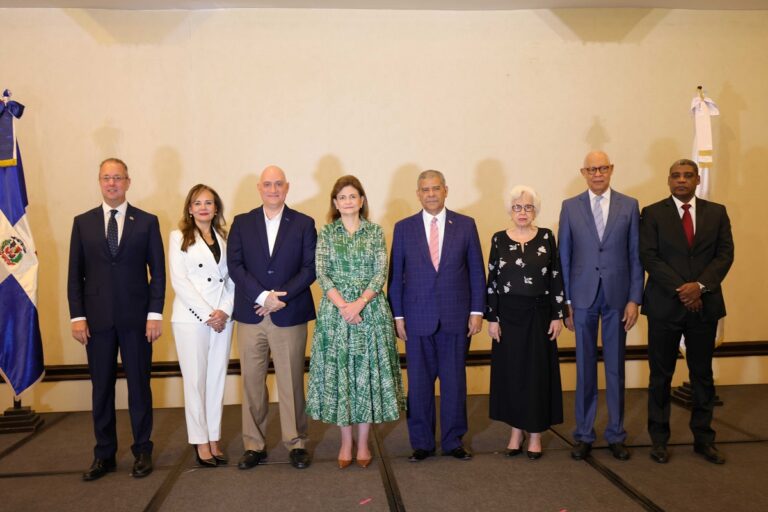 Vicepresidenta Raquel Peña encabeza apertura de seminario sobre Reforma y Modernización de la Administración Pública