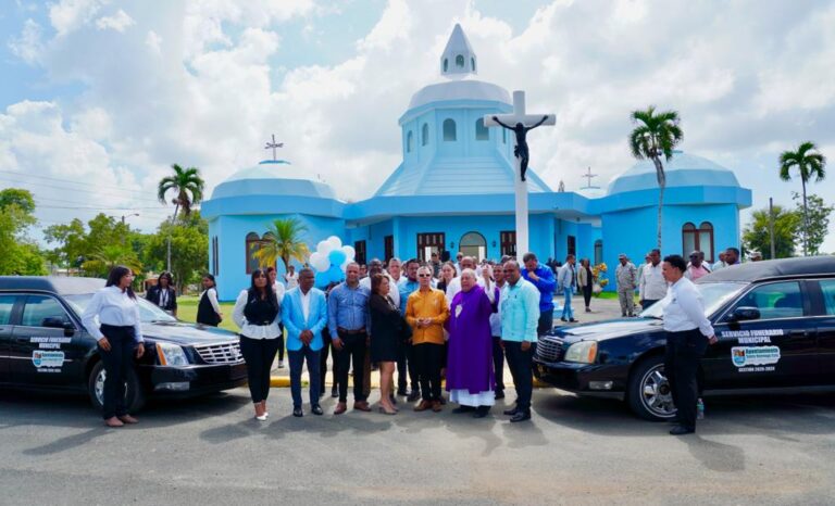 Alcaldía de SDE pone a disposición carros fúnebres para residentes del municipio