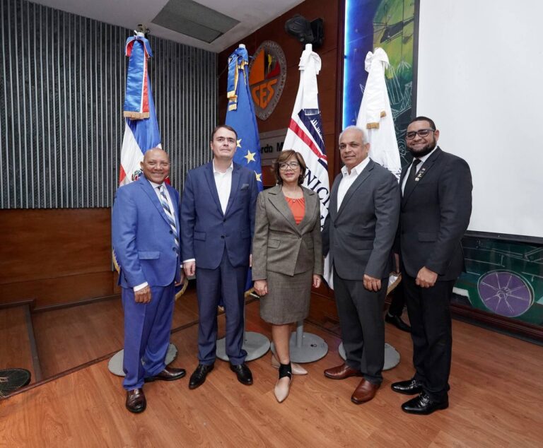 Entregan certificados más de 250 funcionarios participaron en programa de formación municipal