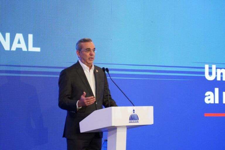 Abinader dice se reunió por casi dos horas con el ministro de Economía; revela el motivo