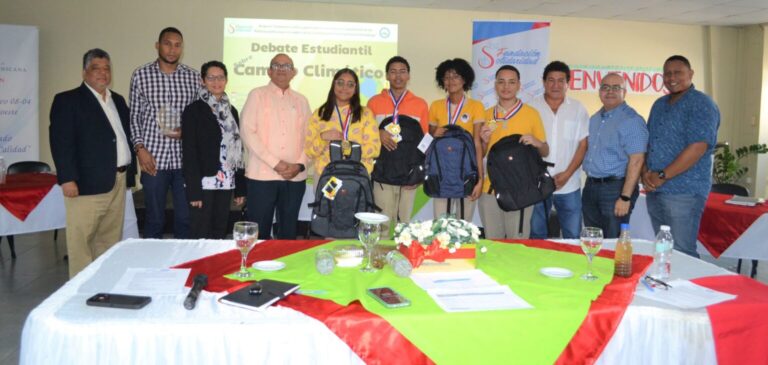Estudiantes de Santiago debaten sobre el cambio climático