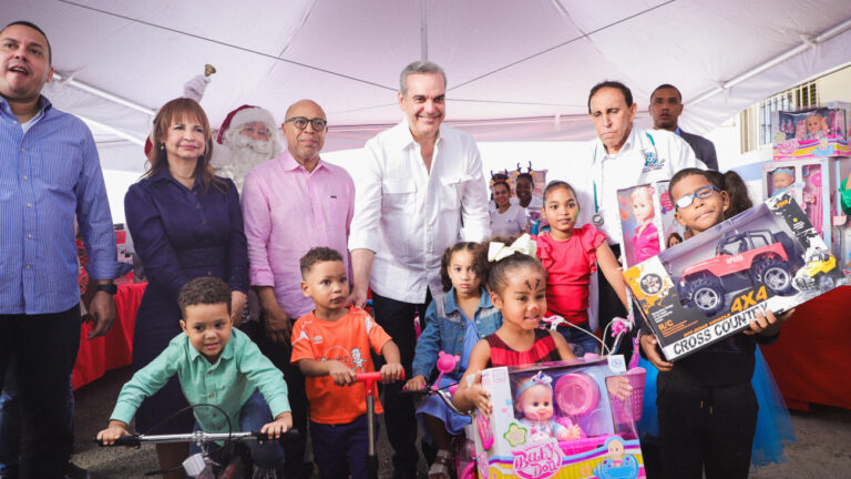 Presidente Abinader participa en aguinaldo de Fundación Cruz Jiminián