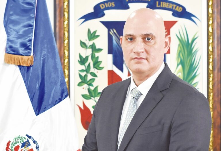 MEPyD afirma la pobreza monetaria bajó 4.7 puntos