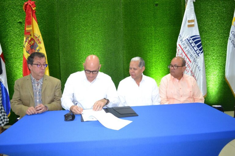 Candidatos y candidatas municipales de la provincia Santiago y Moca firman pacto por el ordenamiento territorial
