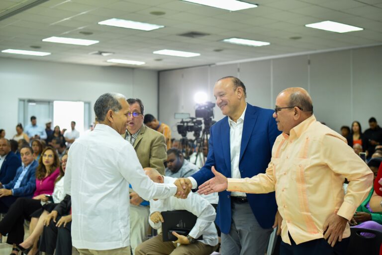 Ulises Rodríguez asume compromiso de cumplir con el Pacto de Ordenamiento Territorial