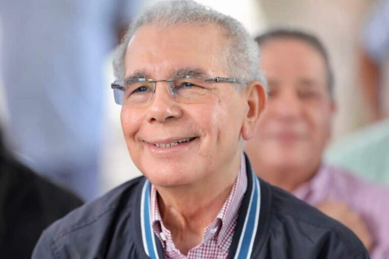 Danilo Medina se suma a la iniciativa «Mi firma por el drenaje»