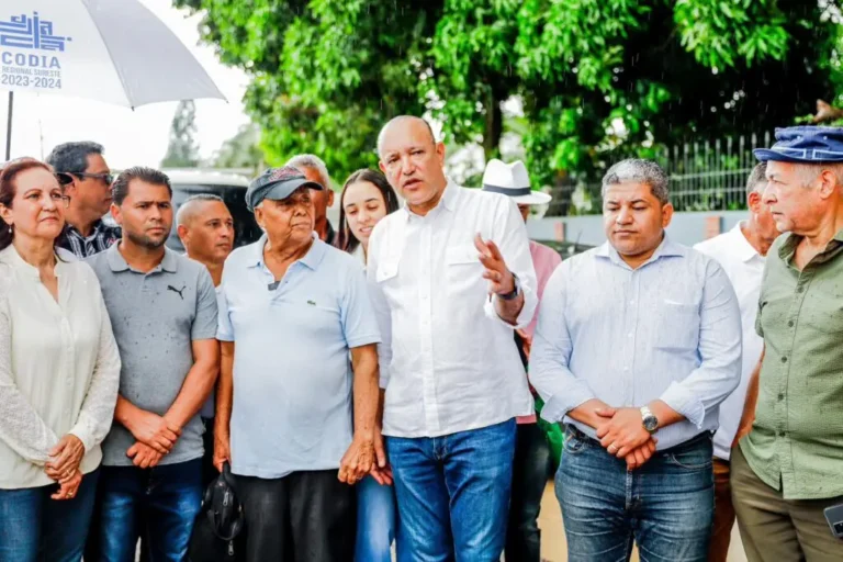 Alcalde Ulises Rodríguez supervisa solución definitiva del drenaje pluvial en Hoya del Caimito