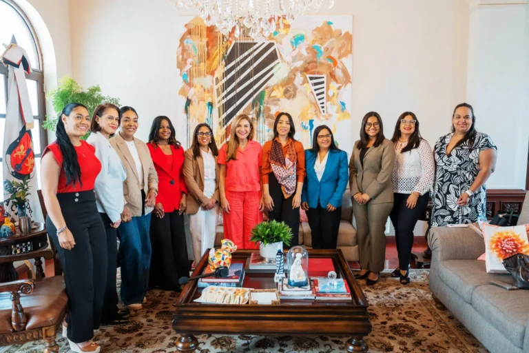 Destacan iniciativas de la alcaldía en favor de las mujeres en áreas digital y financiera