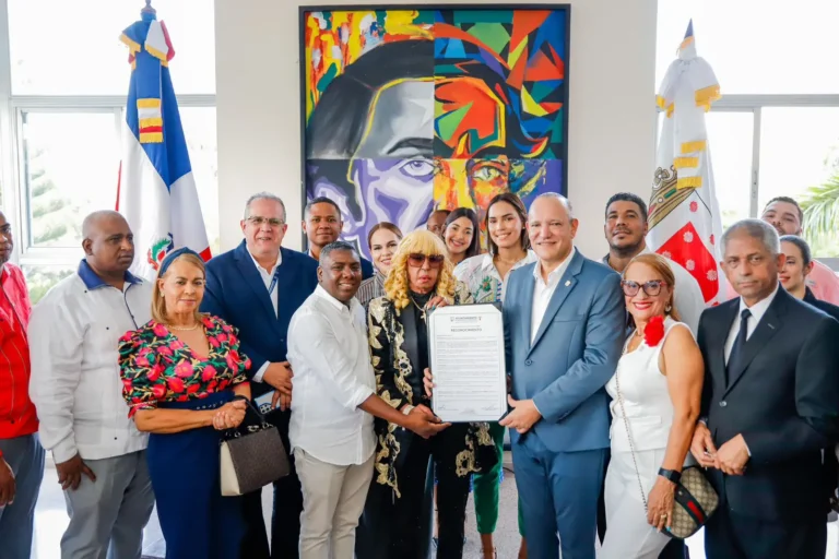 Alcaldía de Santiago honra a Fefita la Grande como “Embajadora Cultural”