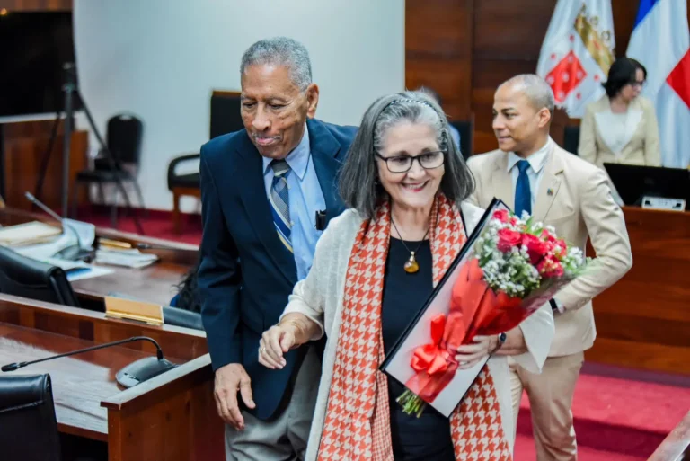 Ayuntamiento de Santiago reconoce a Susi Pola como Hija Adoptiva de Santiago de los Caballeros