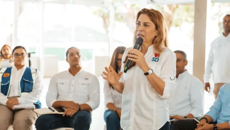 Carolina Mejía encabeza “La alcaldía llega a ti” en Ensanche Paraíso