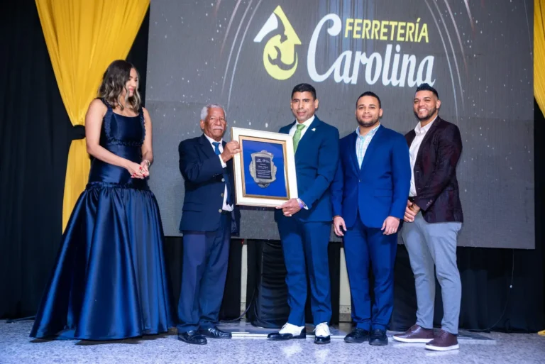 Gala del Periodismo reconoce a elDinero y ayuntamiento Cotuí declara a Esteban Delgado visitante distinguido