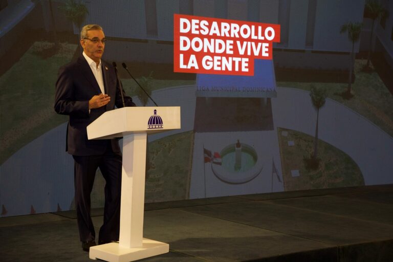 Presidente Abinader destaca en LA Semanal la inversión municipal aplicando su política de llevar el desarrollo donde vive la gente; recalca aportes especiales de RD$ 6 mil millones