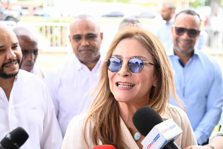 Carolina supervisa trabajos del Malecón Deportivo Santo Domingo