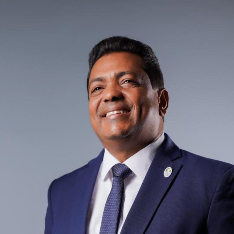 Regidores de Los Alcarrizos demandan al alcalde Junior Santos por abusos de poder