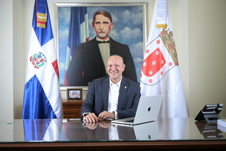 Alcalde Ulises Rodríguez insta aprobación de reforma a la ley de residuos sólidos