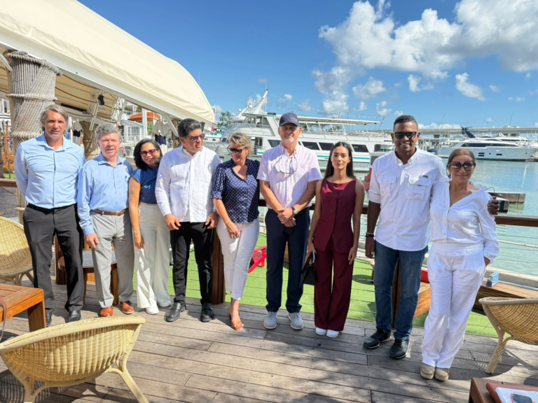 Alcalde de SDE viaja a Miami en busca de ayuda para frenar contaminación del río Ozama