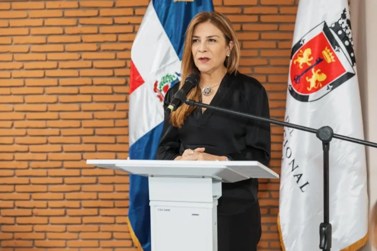 Carolina Mejía anuncia 250 becas Google