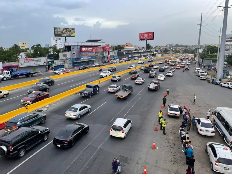 Transportistas descartan alzas de pasajes en el país