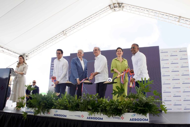 El Gobierno y Aerodom dan el primer picazo para una nueva terminal de US$250 millones en el AILA