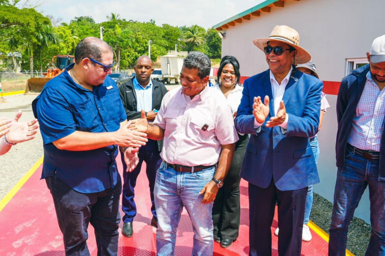 Autoridades supervisan avances del punto de transferencia de residuos sólidos en Los Alcarrizos