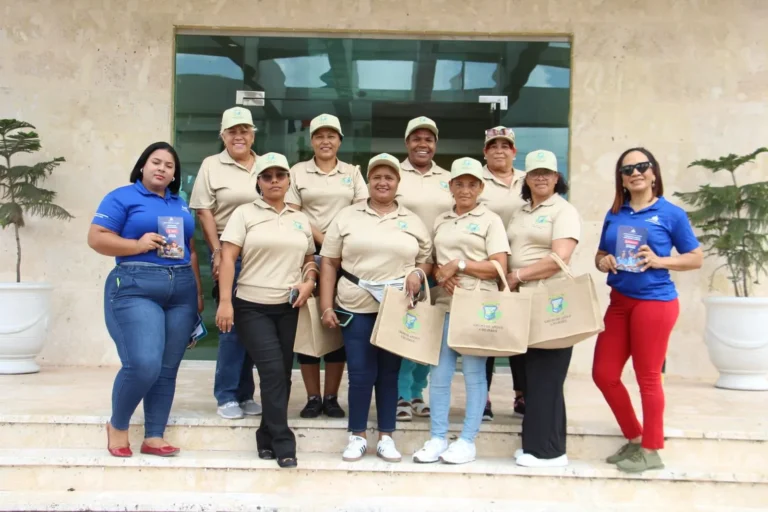 Ministerio de la Mujer y Grupo de Apoyo a las Mujeres del Ayuntamiento de Verón realizan jornada de concientización