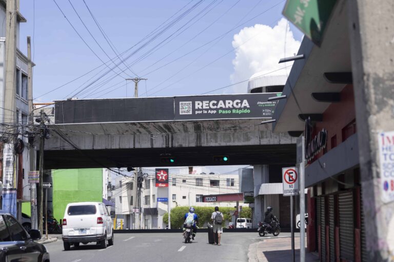 El monorriel de Santo Domingo pasaría seis metros por encima del elevado de la 27