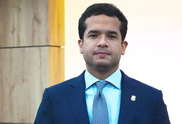 El Partido Camino Nuevo tenía 100 vallas de Omar Fernández colocadas a nivel nacional