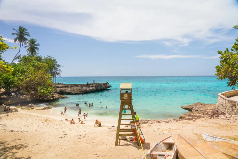 Collado informa que entregará remozado el parque La Caleta en 30 días