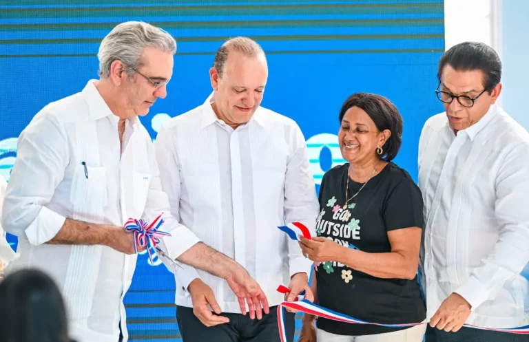 Alcaldía Santiago pone a funcionar dos polideportivos