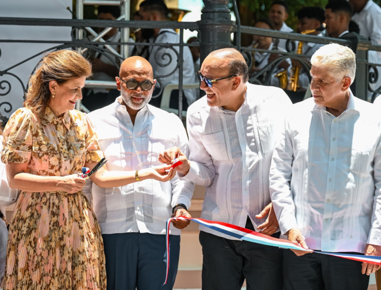 Alcalde resalta impacto de obras de revalorización en Centro Histórico de Santiago