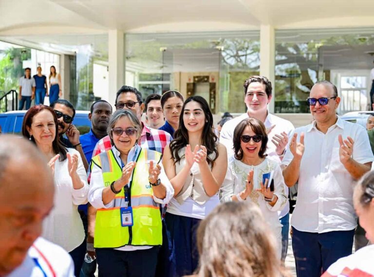 La Alcaldía de Santiago realiza feria de adopción canina