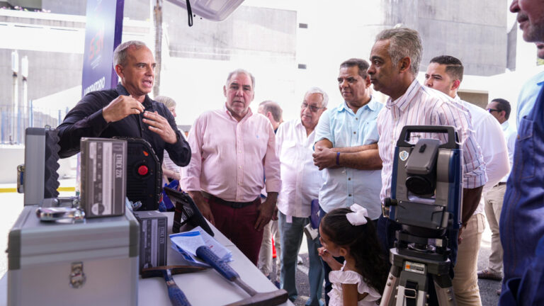 Servicio Geológico Nacional presenta Laboratorio Móvil de Geofísica de Vanguardia