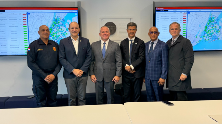 Ulises Rodríguez fortalece cooperación con bomberos de NY en beneficio de Santiago