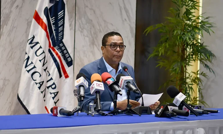 LMD entrega certificación de asignación de fondos incentivos SISMAP Municipal a gobiernos locales