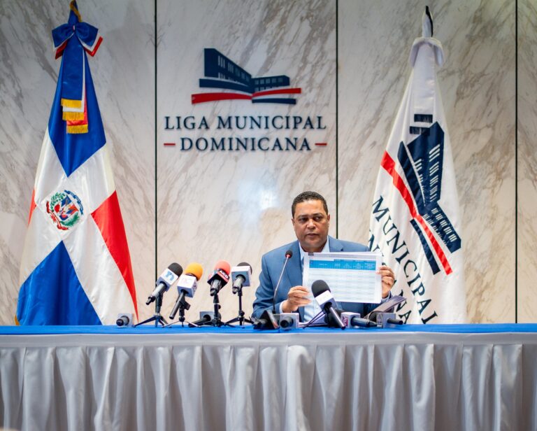 El Gobierno transferirá RD$4,000 millones a los ayuntamientos, anuncia Victor D’Aza