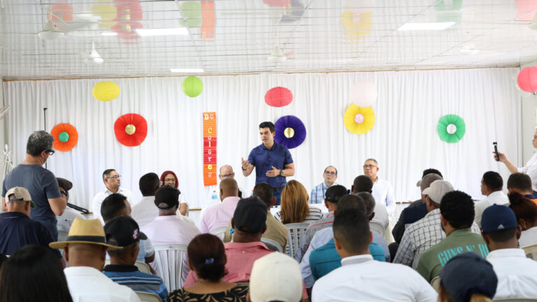 Director de Inapa se reúne con comunitarios de los municipios de Nagua y Sánchez, provincias María Trinidad Sánchez y Samaná