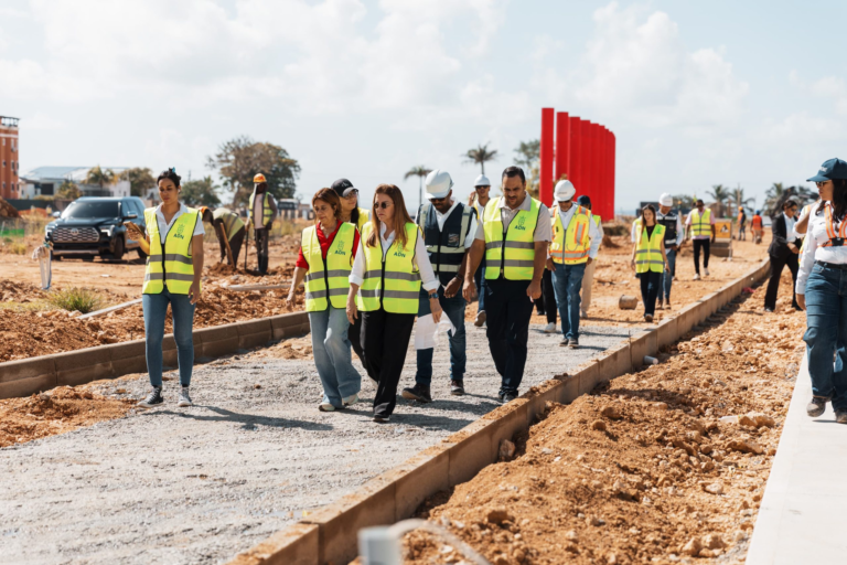 Carolina Mejía supervisa obras en el DN; valora avances en el Malecón Deportivo y parque Taíno