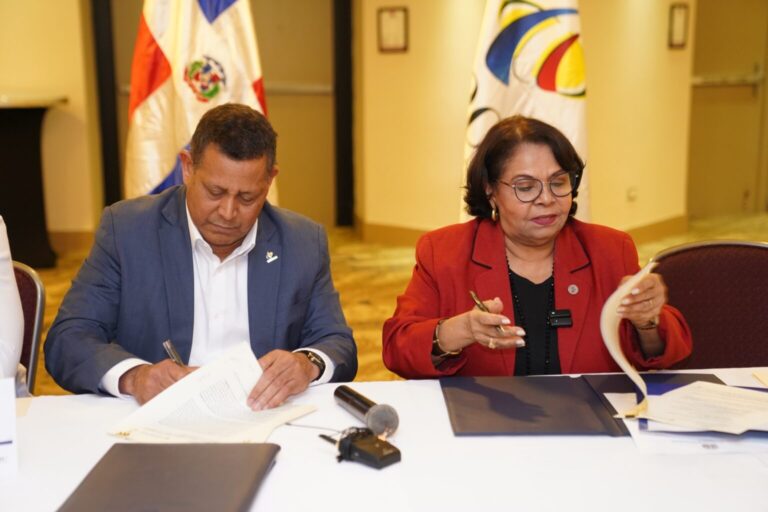 Fedomu y Cámara de Cuentas firman acuerdo para fortalecer la transparencia en gobiernos locales