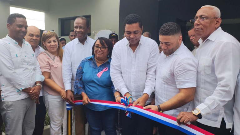 Gobernadora de Barahona destaca impacto de obras que ejecuta el Gobierno