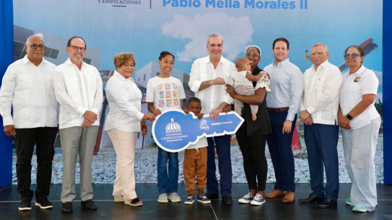 Presidente Abinader entrega 95 nuevas viviendas en Pedro Brand y continúa ampliando el acceso a un hogar digno para las familias dominicanas