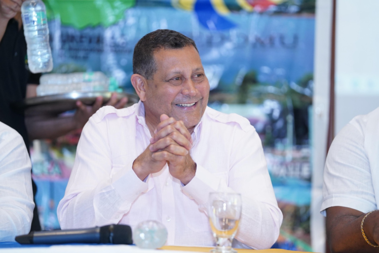 Presidente Fedomu agradece entrega de camiones a municipios con mayor impacto de sargazo